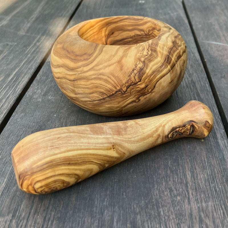 Mörser aus Olivenholz mit individueller Maserung aus dem Mittelmeerraum