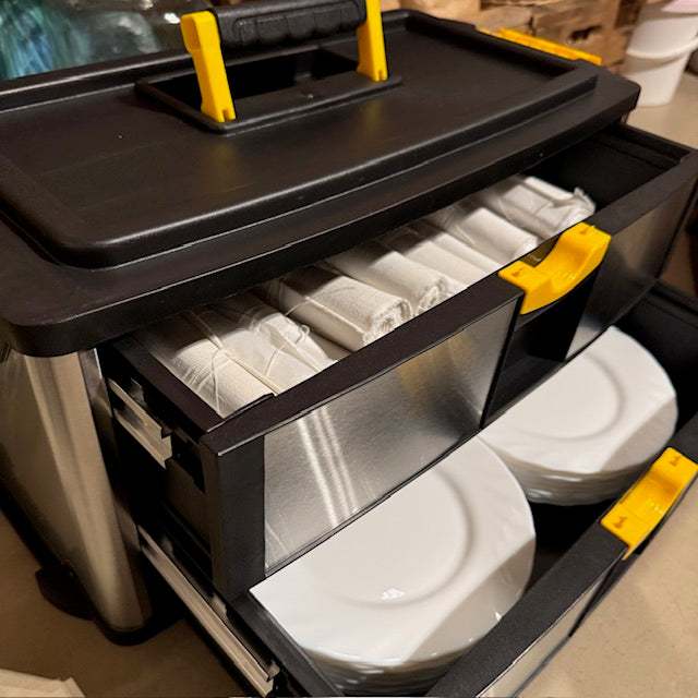 Färberkoffer Innenausstattung Schubladen mit Tellern und Färbertüchern