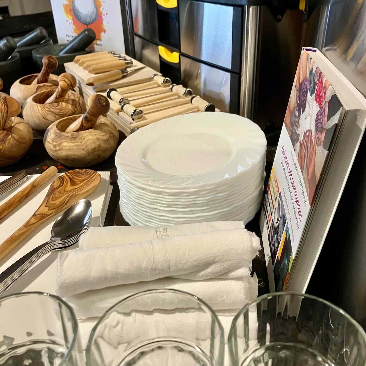 Ausstattung Färberkoffer für pädagogische Programme Färbertücher, Gläser & Schüsseln