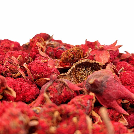 Getrocknete Granatapfelblüten für natürliche Pflanzenfärbung