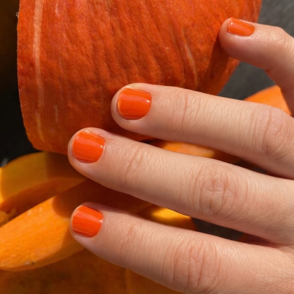 Natürliche Kosmetik hergestellt mit pflanzlichen Farbstoffen und Pigmenten