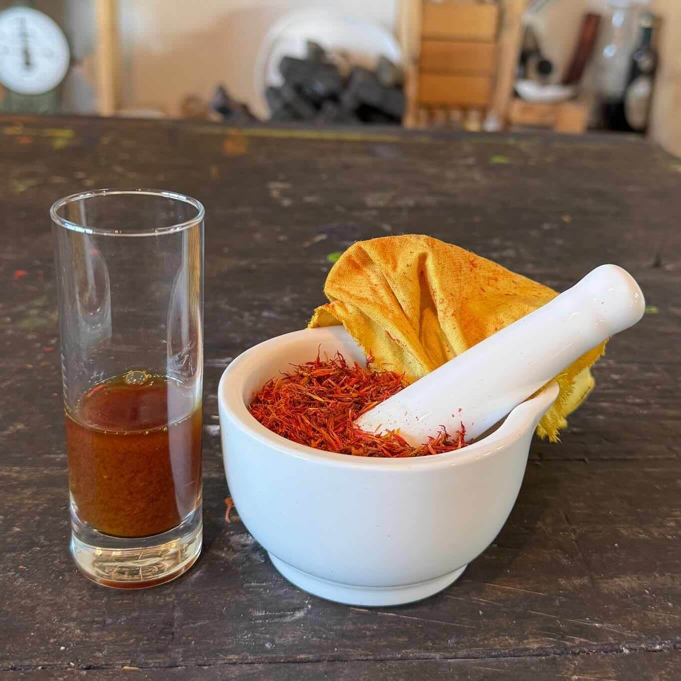 Saflor Färberdistel kalt gemörsert