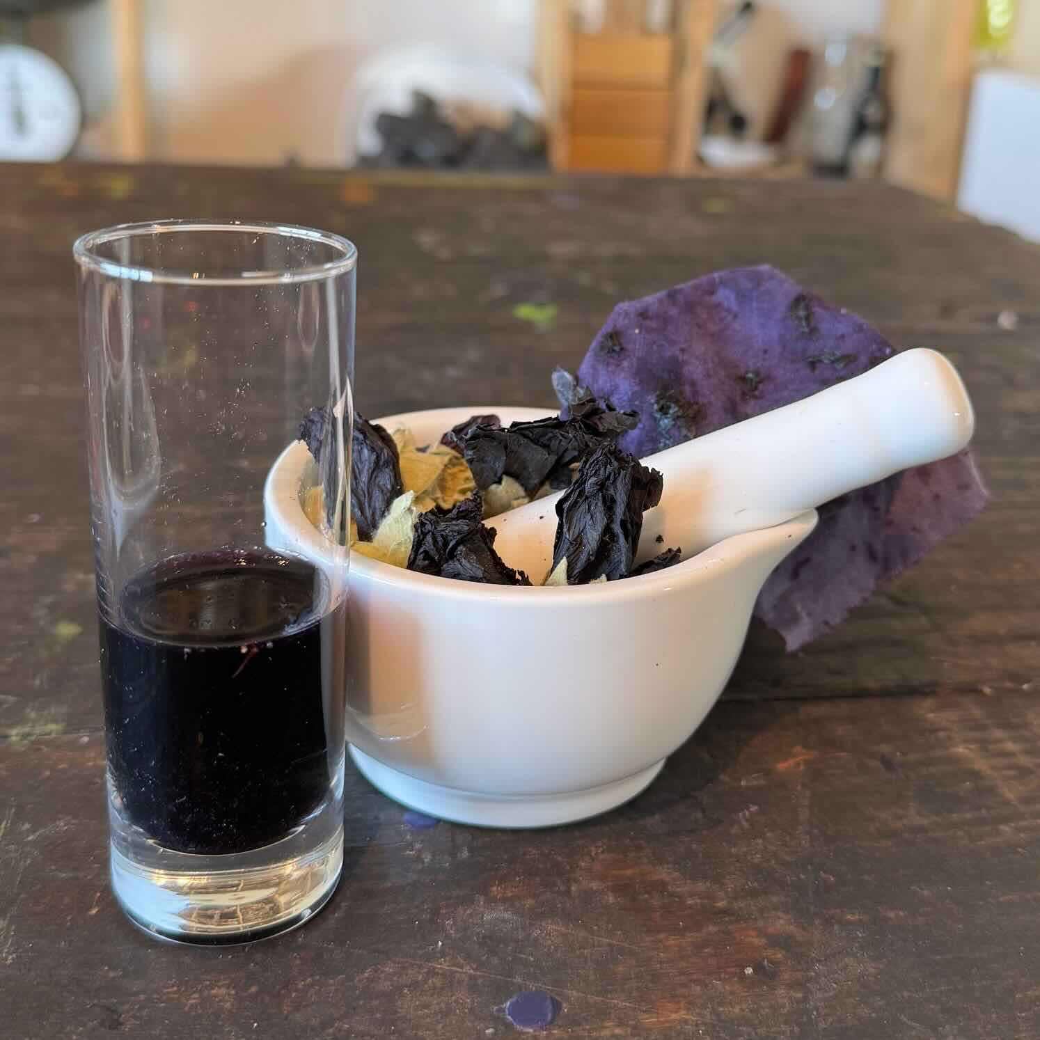 Stockrose schwarz kalt gemörsert